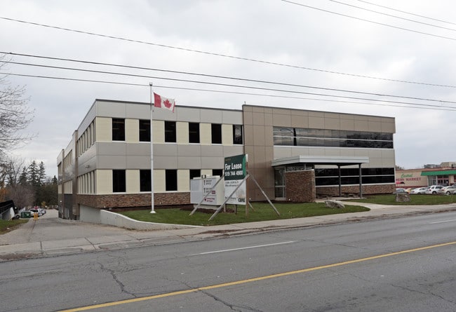 More details for 800 King St W, Kitchener, ON - Office for Lease