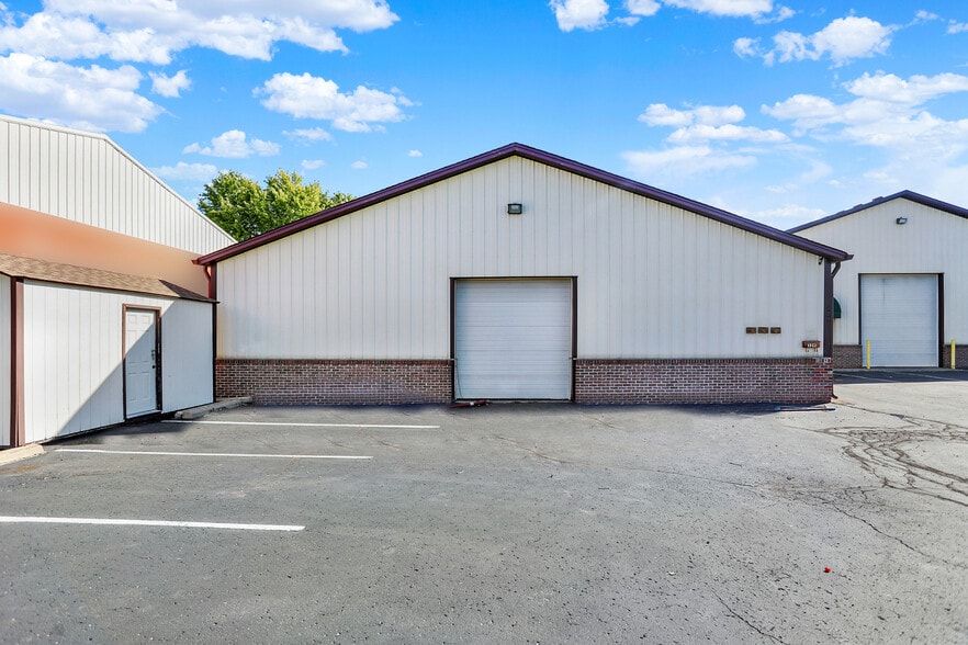 3291 Madison Ave portfolio of 2 properties for sale on LoopNet.ca - Building Photo - Image 3 of 24