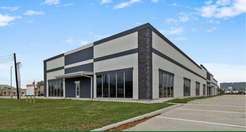 17085 N Texas Ave, Webster, TX à vendre - Photo du bâtiment - Image 3 de 10