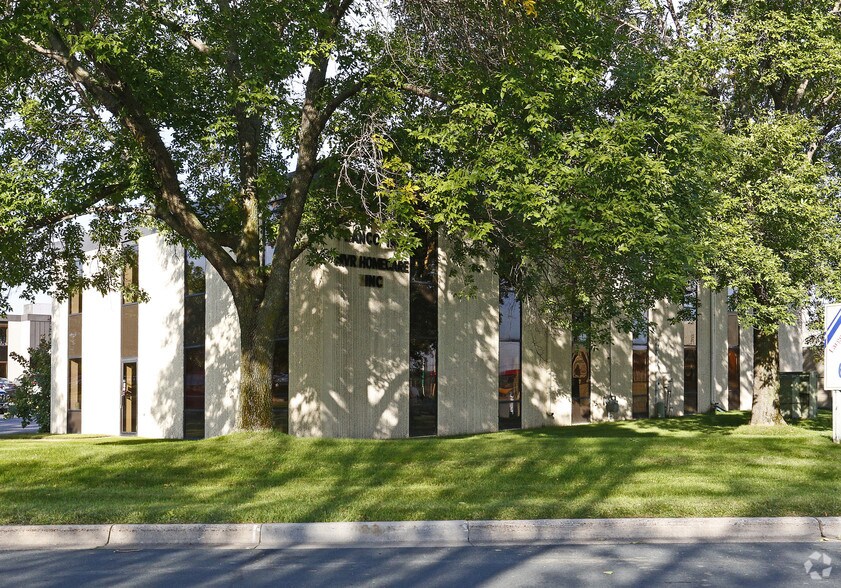 3435 Washington Dr, Eagan, MN à louer - Photo du bâtiment - Image 2 de 4