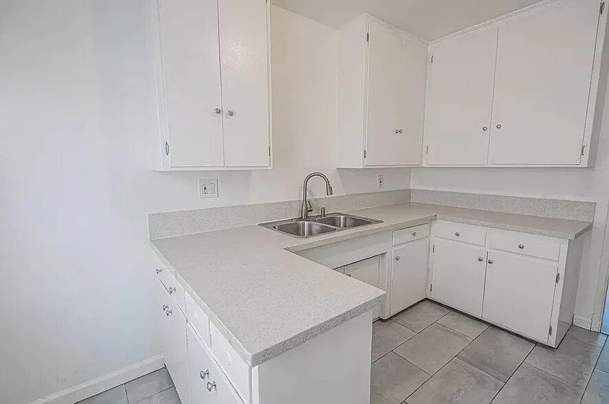 3213 Bartdon Ave, Inglewood, CA à vendre - Photo du bâtiment - Image 3 de 15