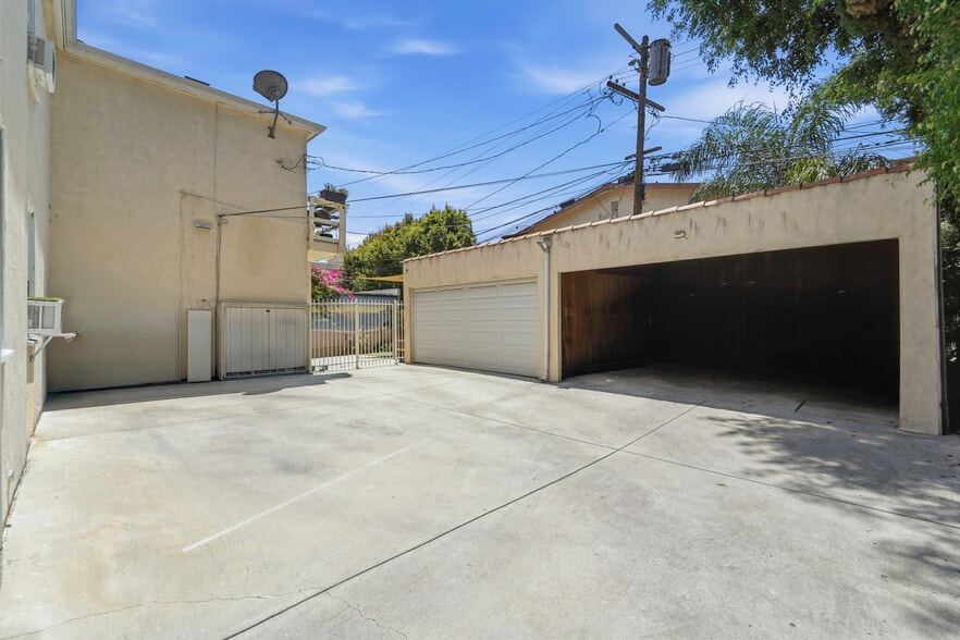 1135 S Corning St, Los Angeles, CA for sale - Building Photo - Image 3 of 14