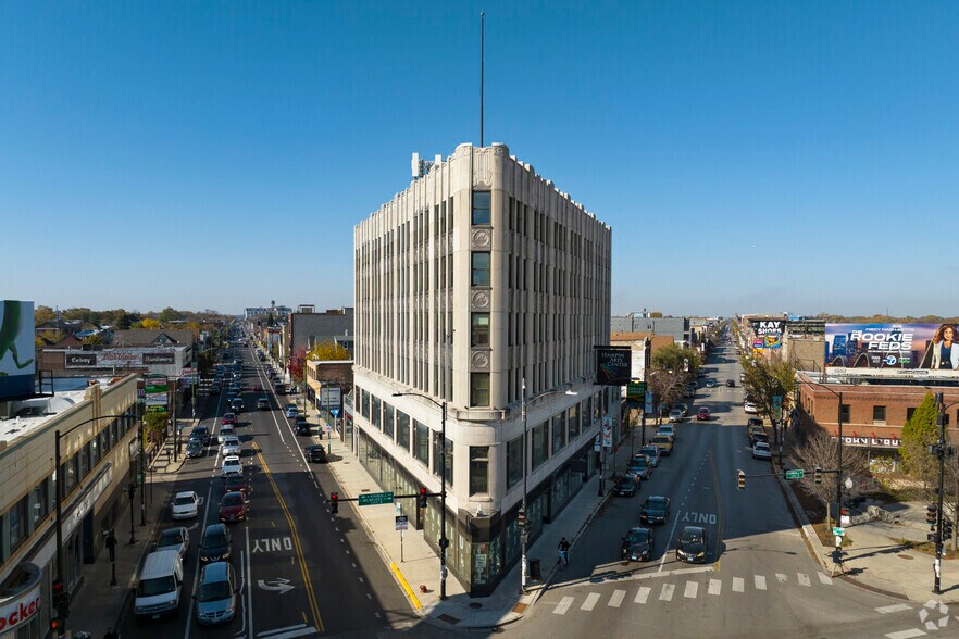 2800 N Milwaukee Ave, Chicago, IL à louer - Photo du bâtiment - Image 2 de 10