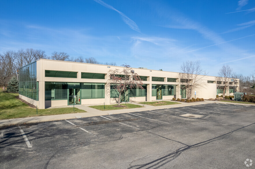 1251 Kemper Meadow Dr, Cincinnati, OH for lease - Primary Photo - Image 1 of 9