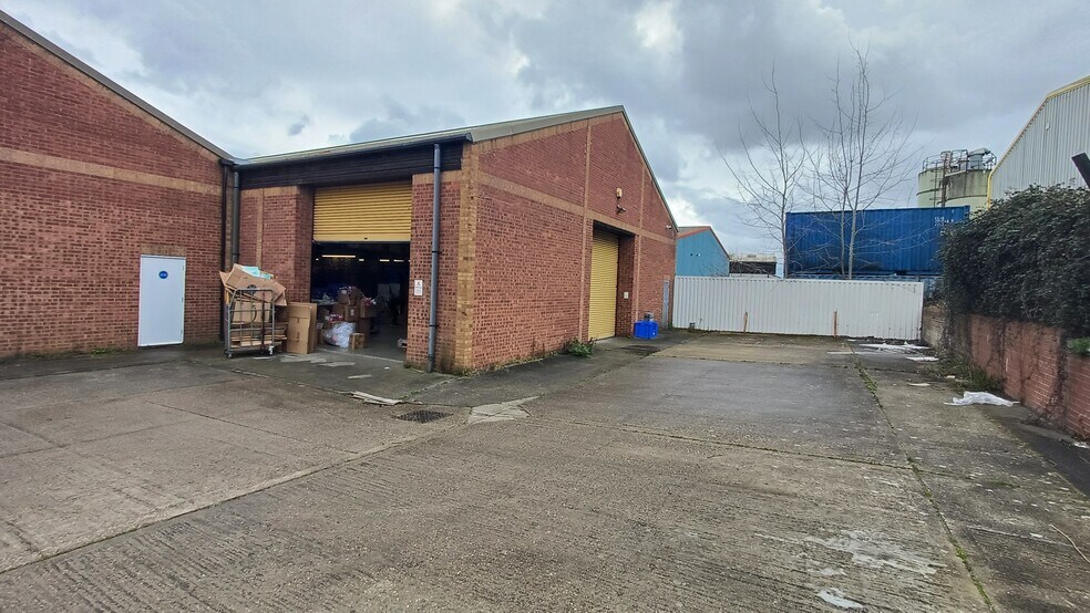 Hurricane Way, Wickford à louer - Photo du bâtiment - Image 3 de 5