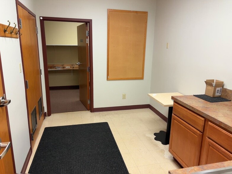 935 E Hanna Ave, Indianapolis, IN for lease - Commercial Listing Video - Image 2 of 5
