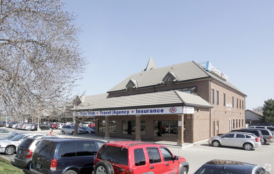 155 Main St E, Grimsby, ON à louer - Photo du bâtiment - Image 3 de 7