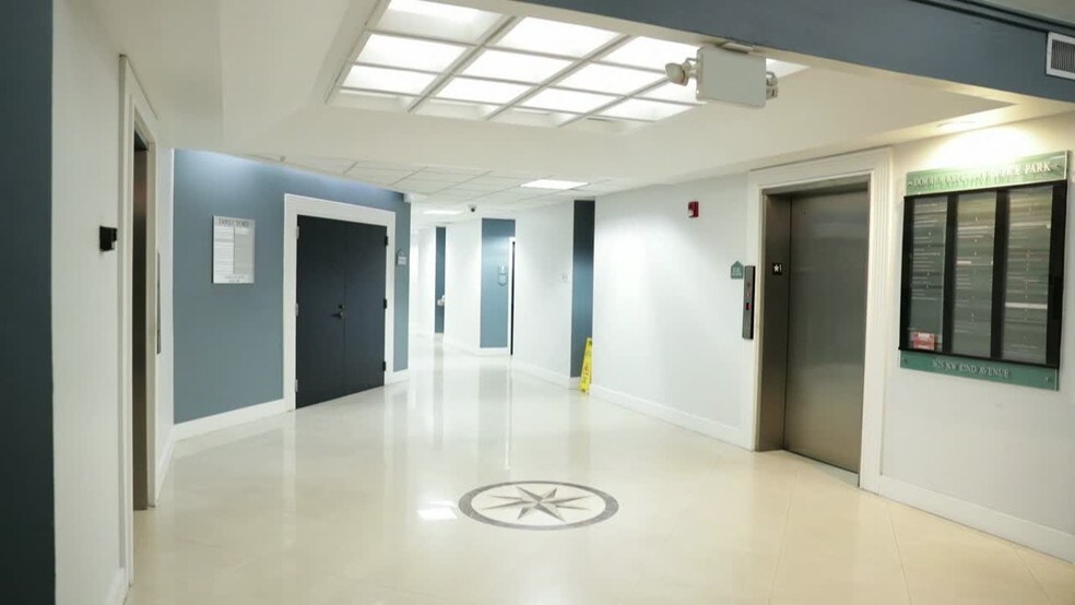 3785 NW 82nd Ave, Doral, FL à louer - Vidéo sur l’inscription commerciale - Image 2 de 8