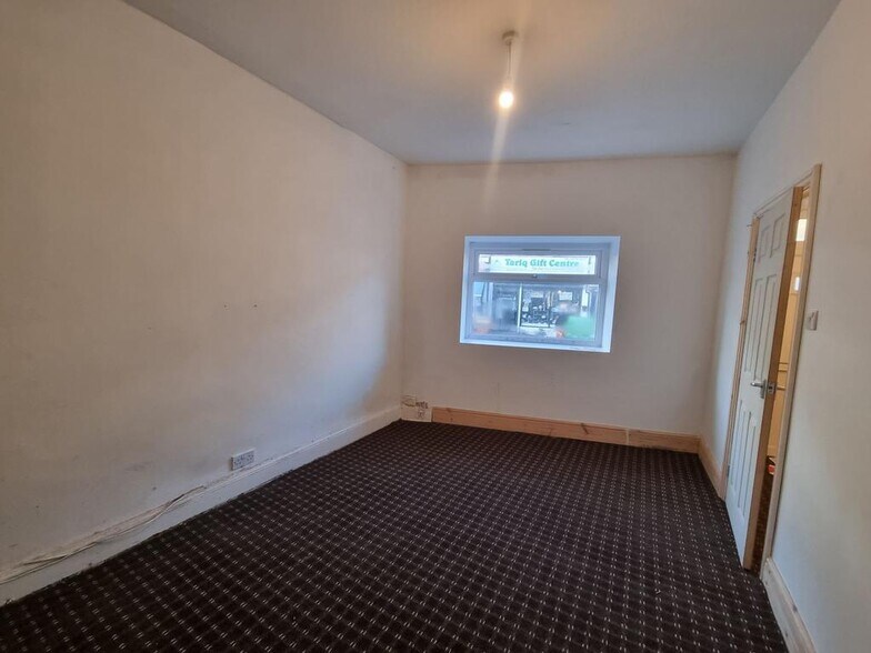 5 Carlisle Rd, Bradford à vendre - Photo du bâtiment - Image 2 de 15