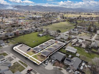 Plus de détails pour 634 Colinwood ct, Medford, OR - Multi-résidentiel à vendre