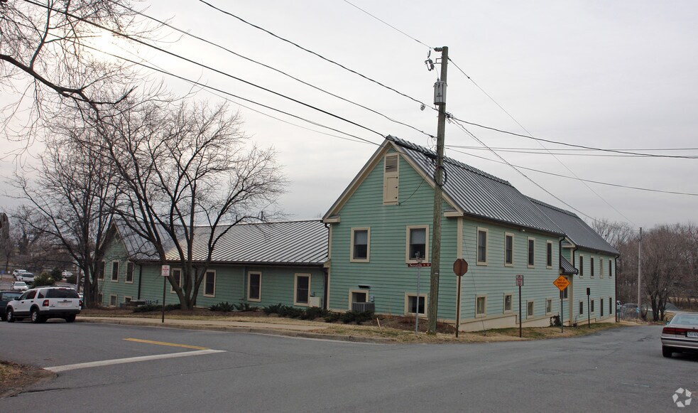 101 South St SE, Leesburg, VA à vendre - Photo du bâtiment - Image 3 de 13