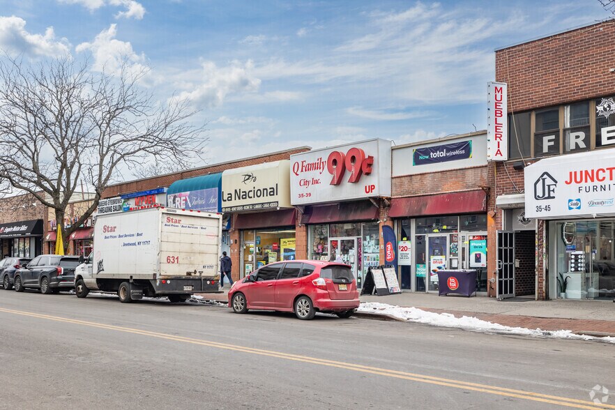 3531 Junction Blvd, Corona, NY à vendre - Photo du bâtiment - Image 3 de 11