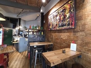 Retail in Barcelona, Barcelona for lease Interior Photo- Image 2 of 22
