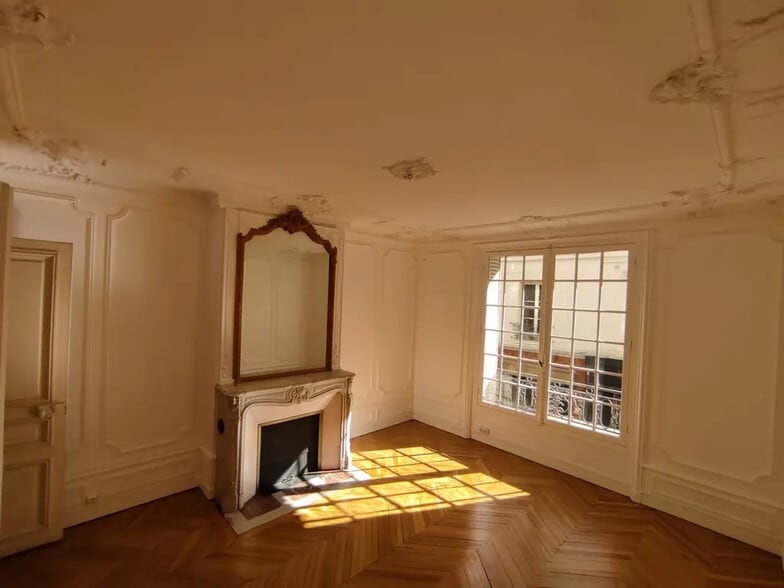Office in Paris for lease - Interior Photo - Image 1 of 9