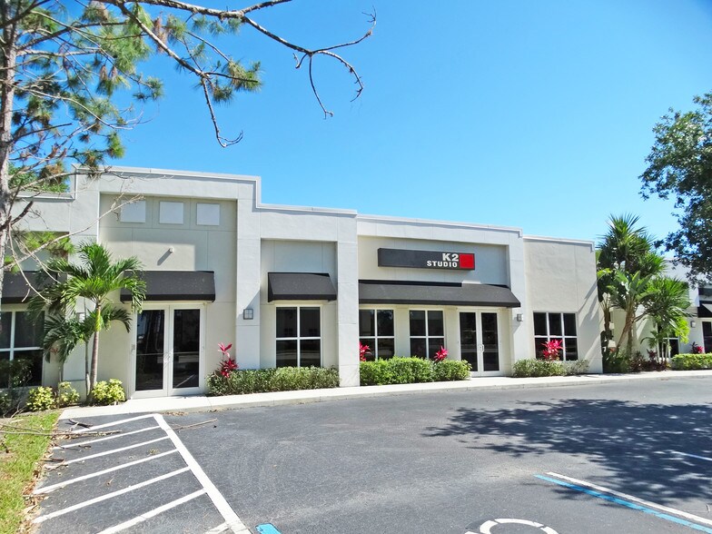 25081 Bernwood Dr, Bonita Springs, FL à vendre - Photo du bâtiment - Image 2 de 13