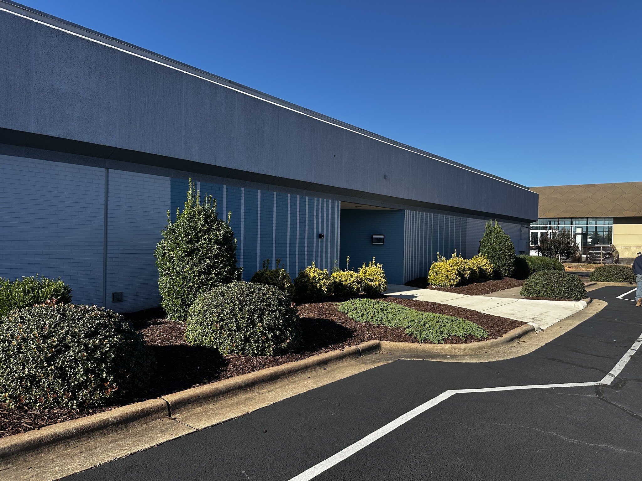 404 Huffman Mill Rd, Burlington, NC for lease Building Photo- Image 1 of 8