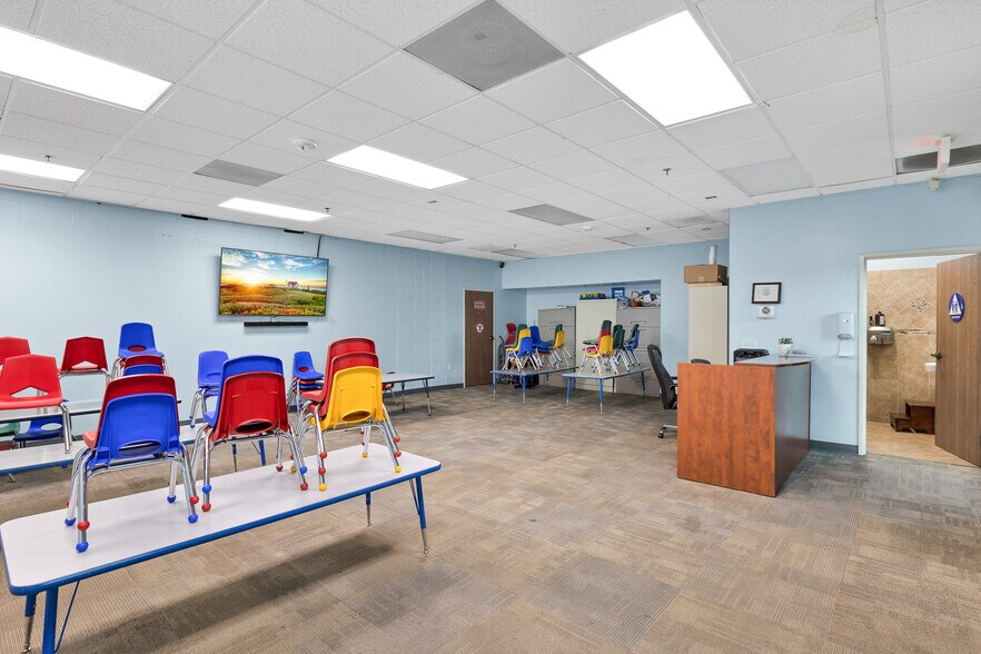 17180 Soledad Canyon Rd, Canyon Country, CA à vendre - Photo intérieure - Image 3 de 20