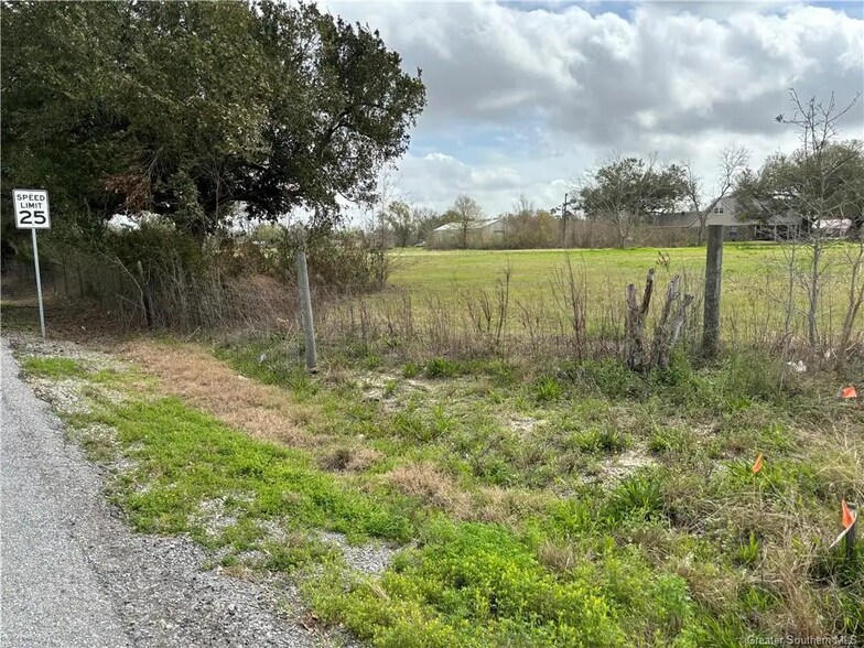 1 Ramoin Street St, Sulphur, LA à vendre - Photo du bâtiment - Image 3 de 11