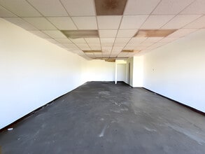 519 W Foothill Blvd, Rialto, CA à louer Photo intérieure- Image 1 de 2