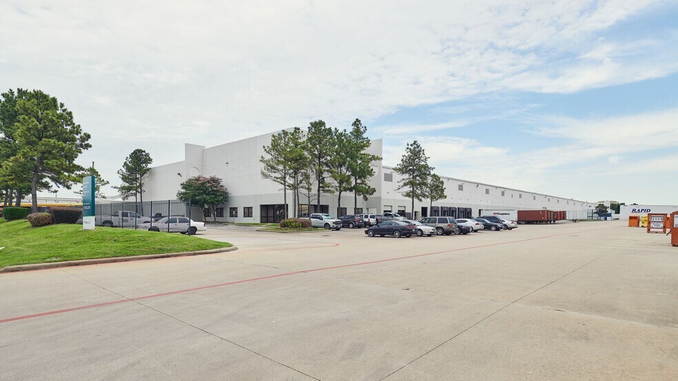 10735 W Little York Rd, Houston, TX à louer - Photo du bâtiment - Image 1 de 8