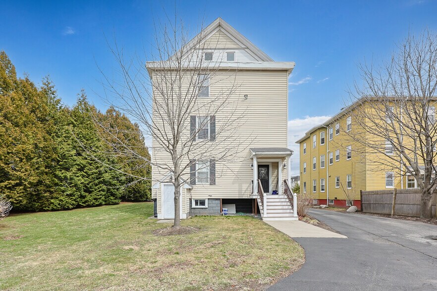28 Church St, North Attleboro, MA à vendre - Photo du bâtiment - Image 3 de 11
