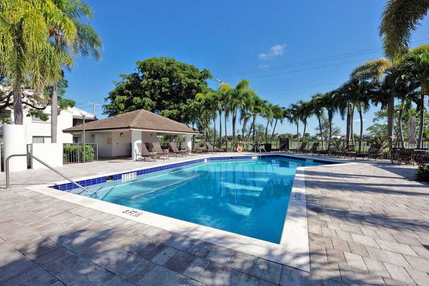 361 NE 191st St, Miami, FL for sale - Building Photo - Image 2 of 10