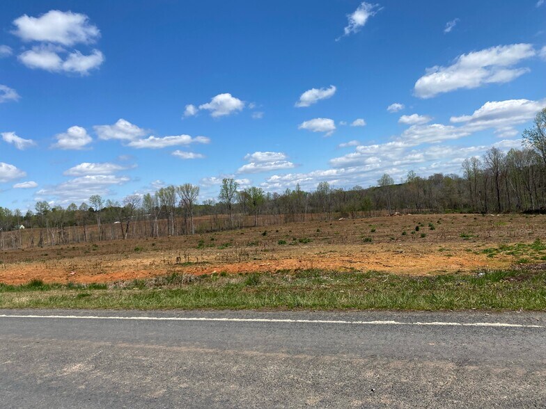 7426 US Highway 64 E, Ramseur, NC à vendre - Photo du bâtiment - Image 2 de 11