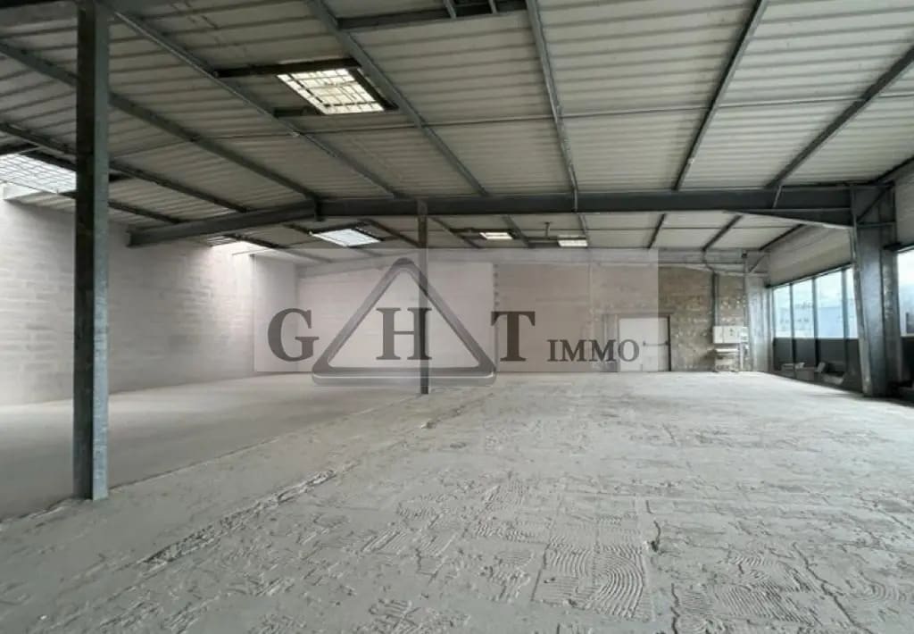 Office in Nanteuil-lès-Meaux for lease Interior Photo- Image 1 of 3