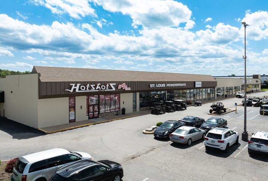 946-980 S Highway Dr, Fenton, MO à vendre - Photo du bâtiment - Image 2 de 10
