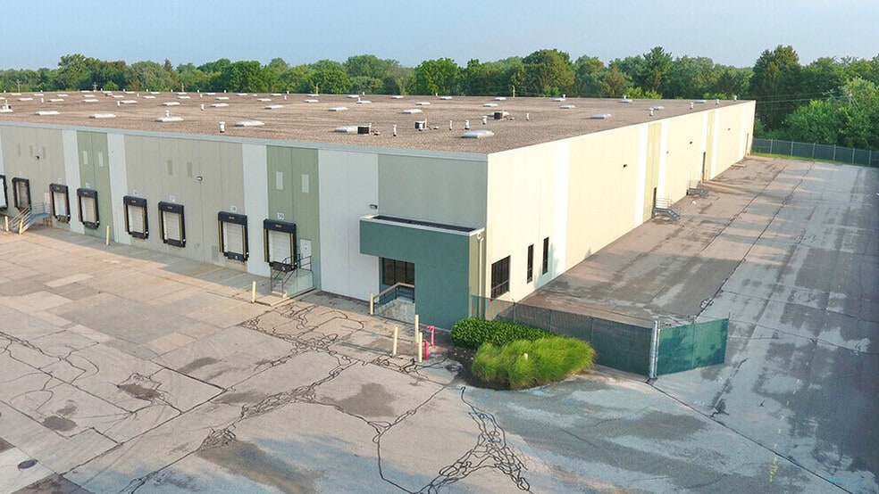9222-9228 E 33rd St, Indianapolis, IN à louer - Photo du bâtiment - Image 3 de 3