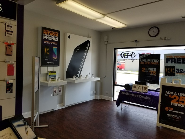 12606 Western Ave, Blue Island, IL for lease - Interior Photo - Image 2 of 59