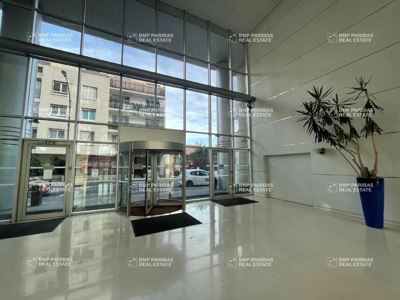 Bureau dans Alfortville à louer - Hall d’entrée - Image 3 de 3