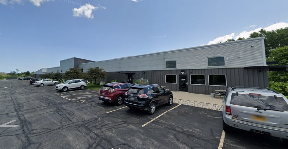 1851 S Alverno Rd, Manitowoc, WI for sale - Building Photo - Image 2 of 4