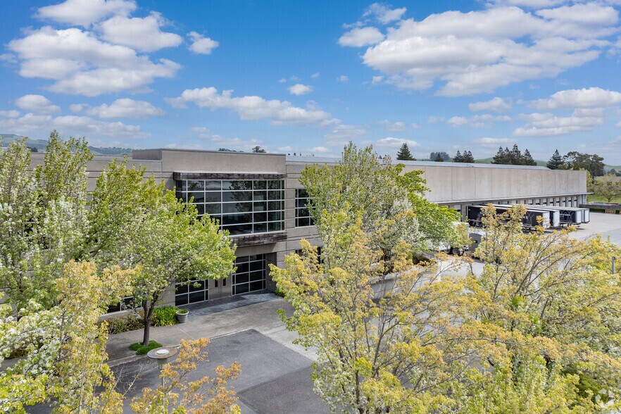 2250 S McDowell Blvd Ext, Petaluma, CA à louer - Photo du bâtiment - Image 1 de 7