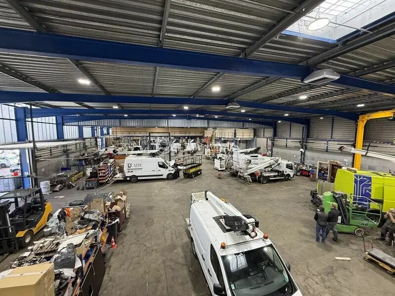 Industrial in Ferrières-en-Brie for lease Building Photo- Image 1 of 13
