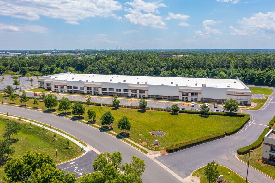 2745 Whitehall Park Dr, Charlotte, NC for lease - Building Photo - Image 2 of 15