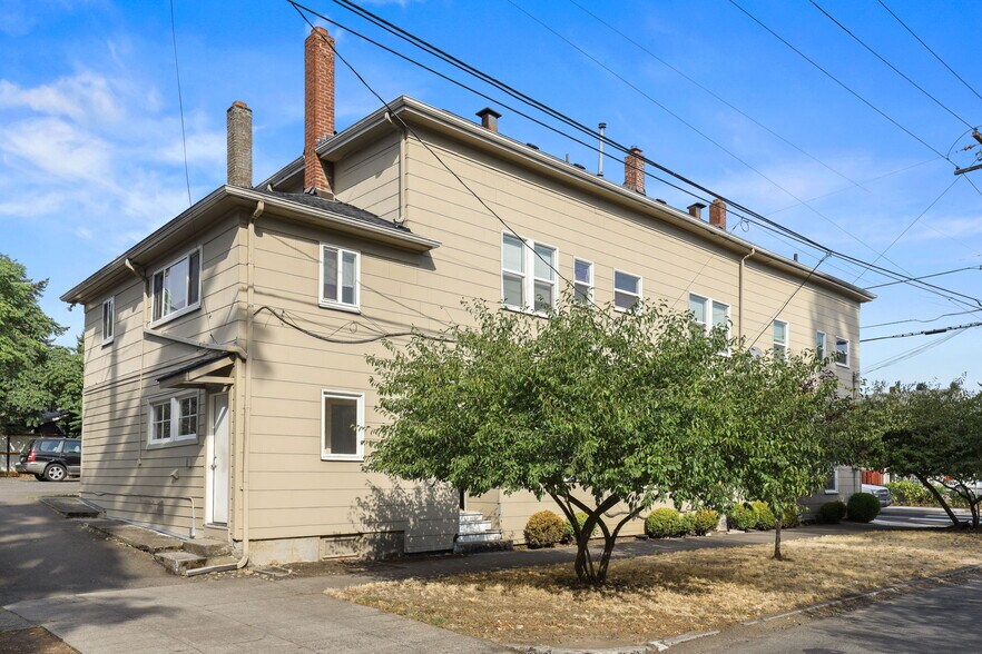 7630 SE Woodstock Blvd, Portland, OR à vendre - Photo du bâtiment - Image 2 de 11