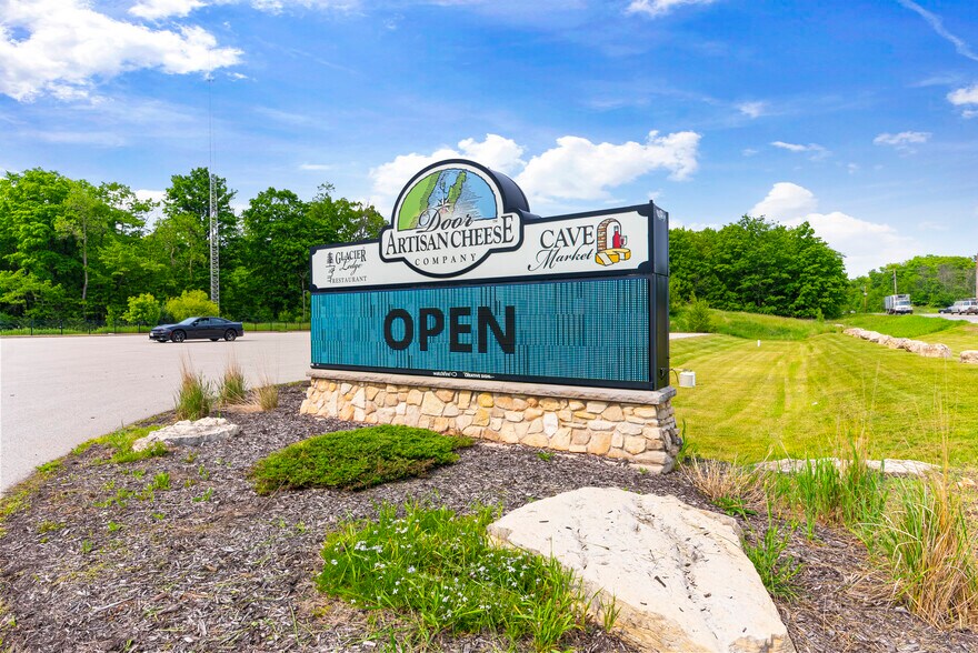 8103 WI-42 Hwy, Egg Harbor, WI à vendre - Photo du bâtiment - Image 2 de 48