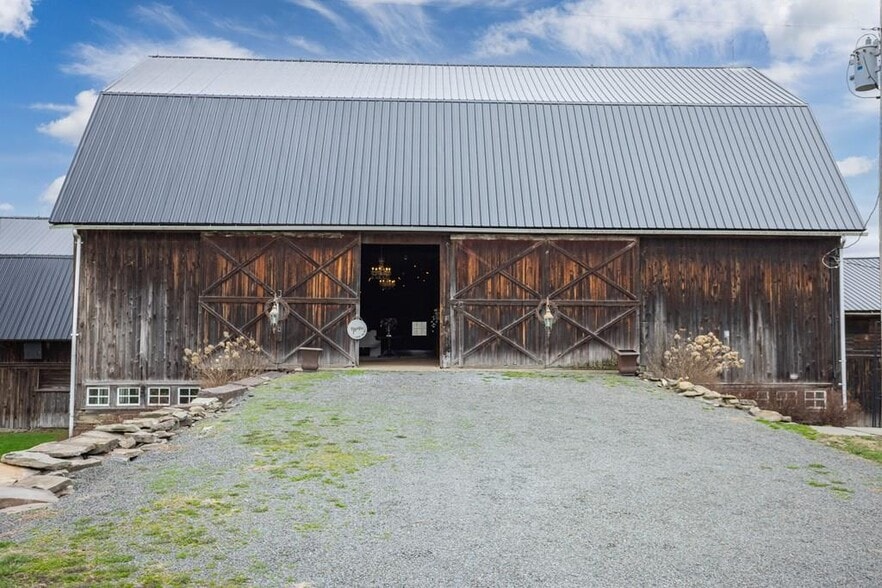 211 Hanks Rd, Troy, PA for sale - Building Photo - Image 2 of 100