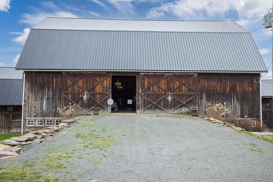 211 Hanks Rd, Troy, PA à vendre - Photo du bâtiment - Image 2 de 100