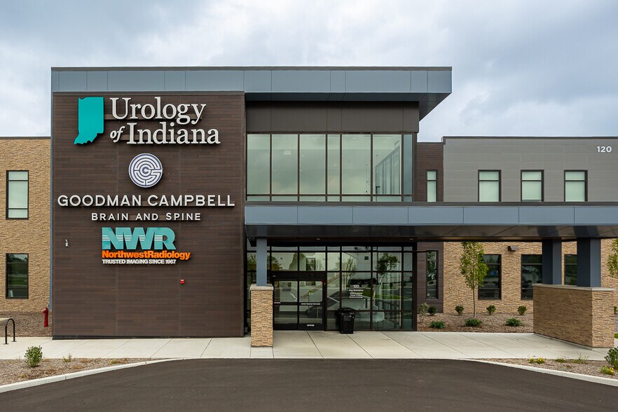 120 Avon Marketplace, Avon, IN à louer - Photo du bâtiment - Image 2 de 8