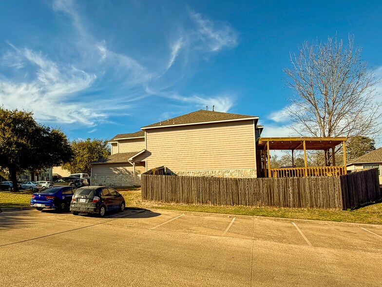 119 Vista Way, Huntsville, TX à vendre - Photo du bâtiment - Image 2 de 28