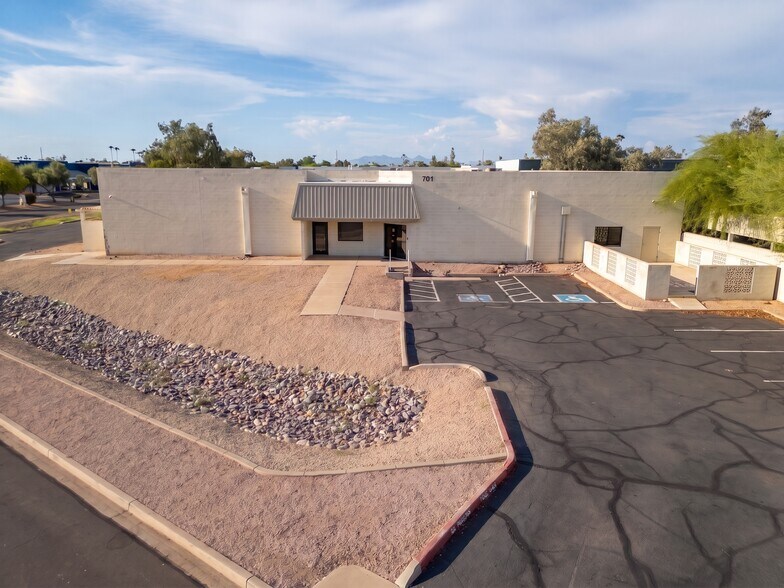 701 N Golden Key St, Gilbert, AZ à vendre - Photo du bâtiment - Image 2 de 9