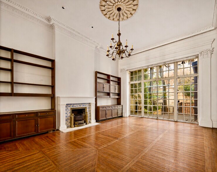 10 W 9th St, New York, NY à vendre - Photo du bâtiment - Image 2 de 17