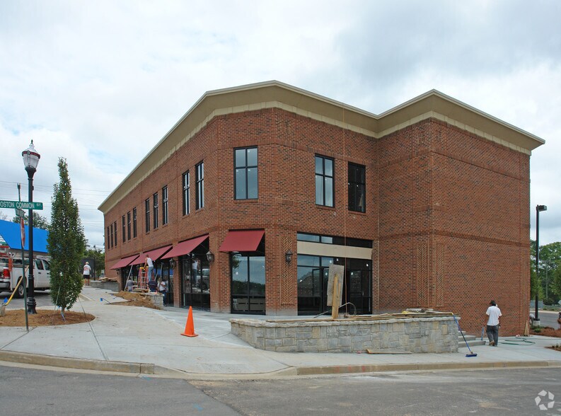310 Town Center Ave, Suwanee, GA à louer - Photo du bâtiment - Image 3 de 9