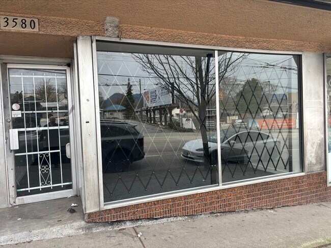 Plus de détails pour 3580 Hastings St E, Vancouver, BC - Commerce de détail à louer