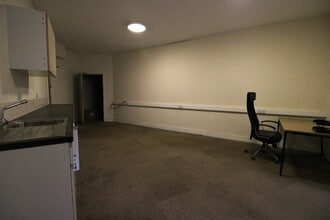 North Trade Rd, Battle for lease Interior Photo- Image 2 of 6