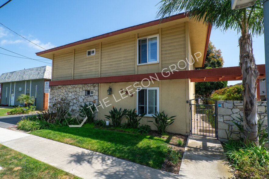 383 W Wilson St, Costa Mesa, CA à vendre - Photo du bâtiment - Image 1 de 1