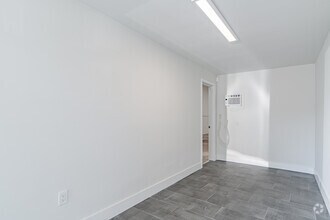 653 W 27th St, Hialeah, FL à louer Photo intérieure- Image 2 de 5