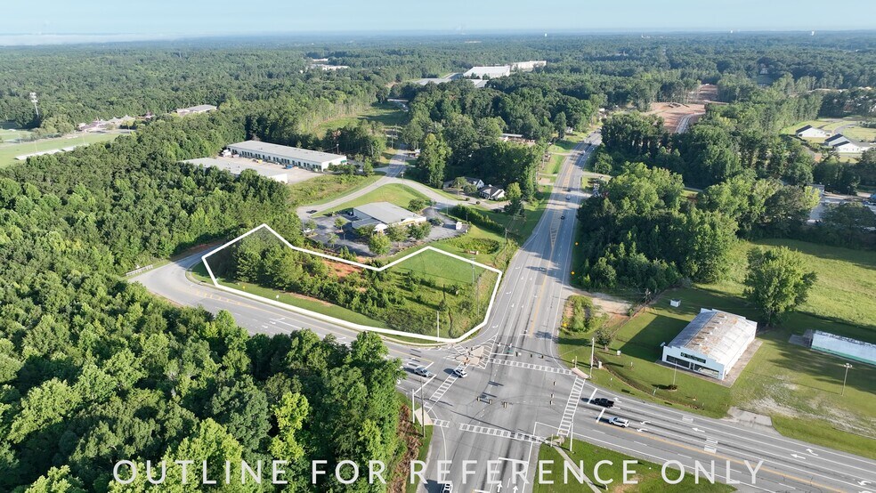 Pine Road, Newnan, GA à vendre - Photo principale - Image 1 de 18